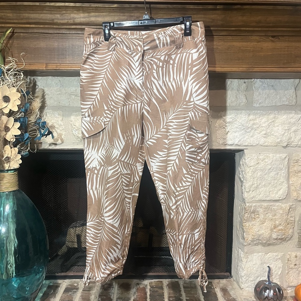 Ann Trinity Linen Blend Palm Leaf Print Cargo Capri Pants